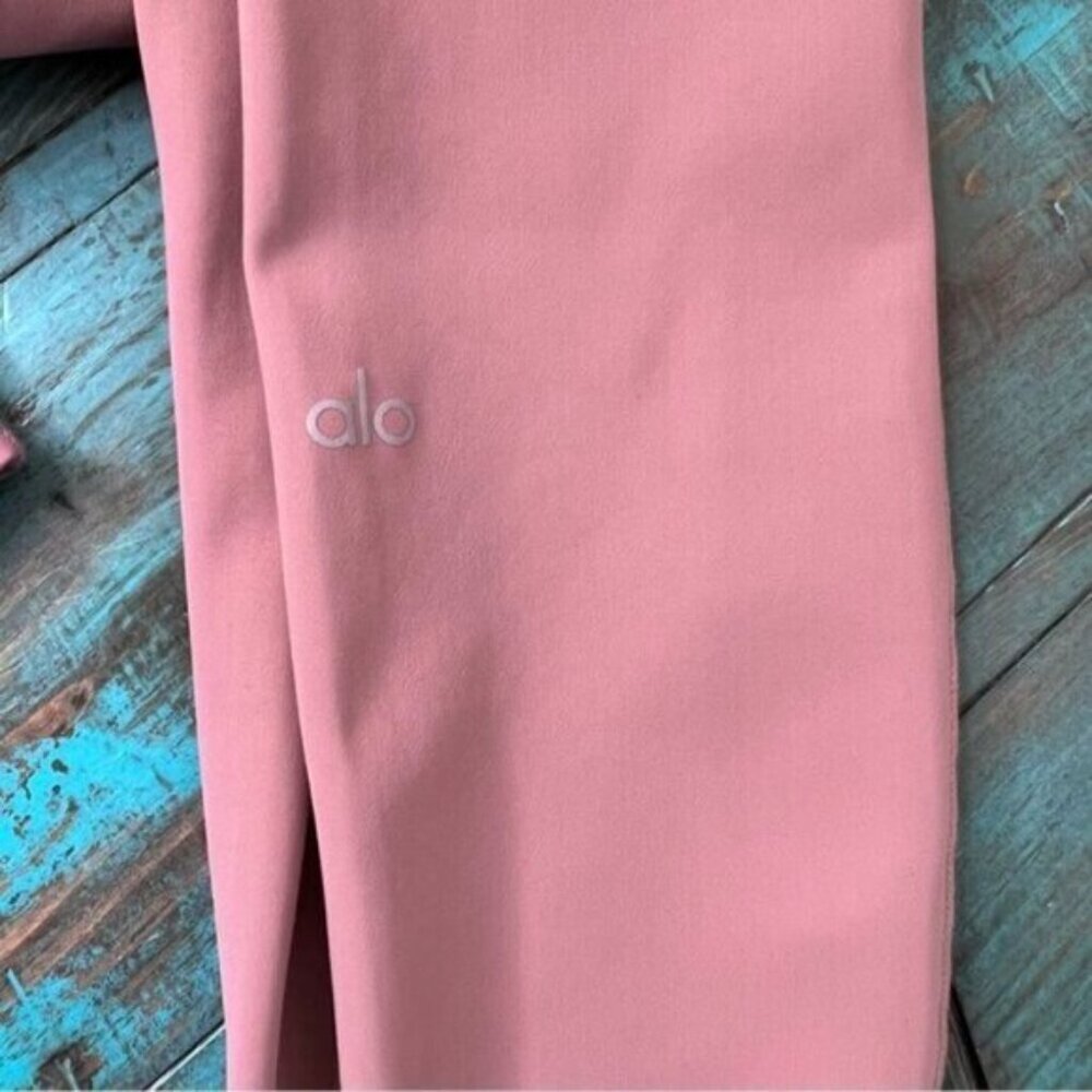 Alo High-Waist Ripped Warrior Legging Size Medium Activewear Yoga Sporty - Picture 8 of 9